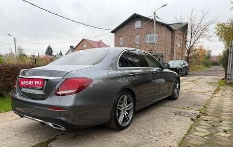 Mercedes-Benz E-Класс, 2018 год, 3 500 000 рублей, 4 фотография