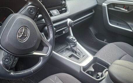 Toyota RAV4, 2021 год, 2 950 000 рублей, 3 фотография