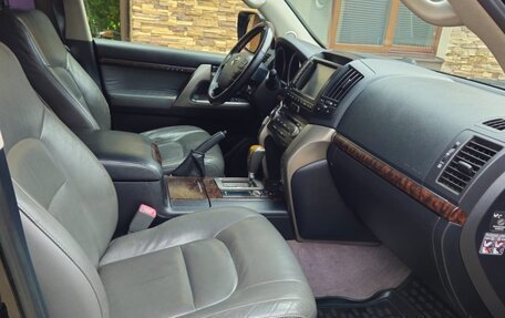 Toyota Land Cruiser 200, 2010 год, 2 270 000 рублей, 9 фотография