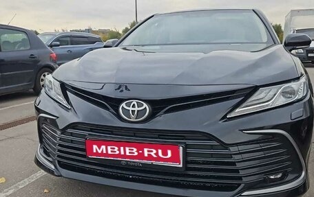 Toyota Camry, 2021 год, 1 950 000 рублей, 1 фотография