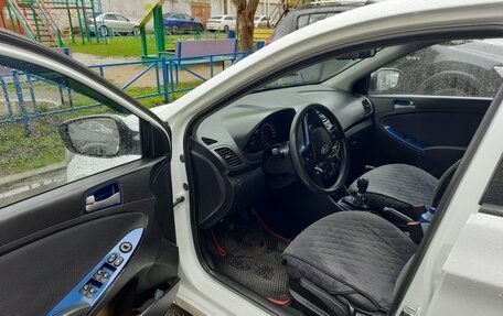 Hyundai Solaris II рестайлинг, 2015 год, 850 000 рублей, 3 фотография