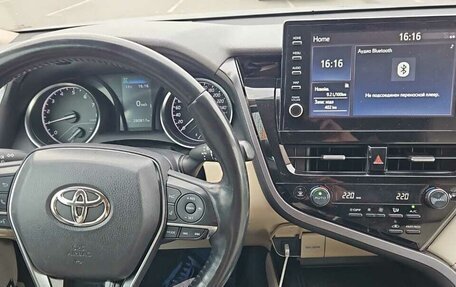 Toyota Camry, 2021 год, 1 950 000 рублей, 9 фотография