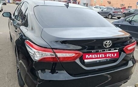 Toyota Camry, 2021 год, 1 950 000 рублей, 3 фотография