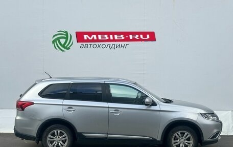 Mitsubishi Outlander III рестайлинг 3, 2015 год, 1 170 000 рублей, 4 фотография