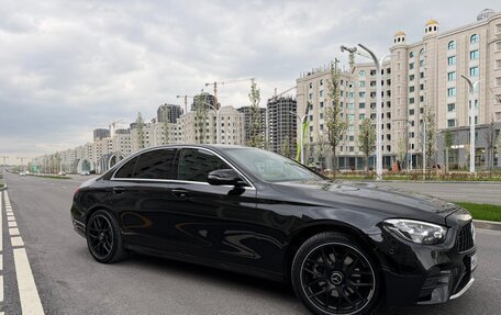 Mercedes-Benz E-Класс, 2022 год, 4 650 000 рублей, 2 фотография