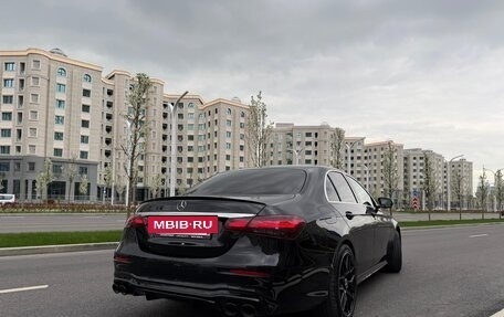 Mercedes-Benz E-Класс, 2022 год, 4 650 000 рублей, 3 фотография