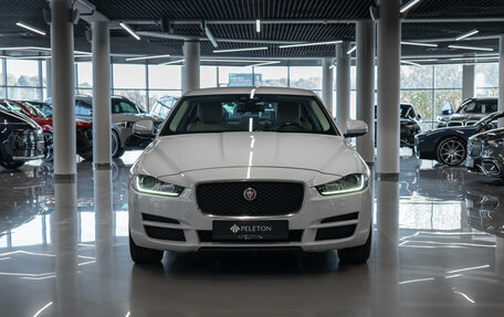 Jaguar XE I рестайлинг, 2017 год, 1 780 000 рублей, 3 фотография
