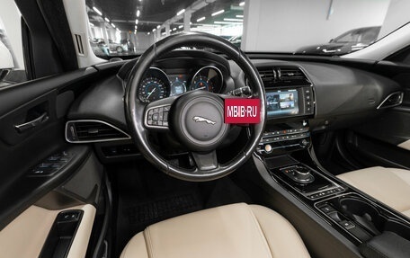 Jaguar XE I рестайлинг, 2017 год, 1 780 000 рублей, 7 фотография
