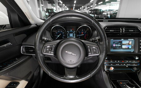 Jaguar XE I рестайлинг, 2017 год, 1 780 000 рублей, 9 фотография