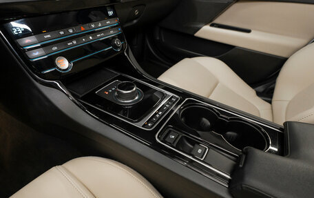 Jaguar XE I рестайлинг, 2017 год, 1 780 000 рублей, 14 фотография