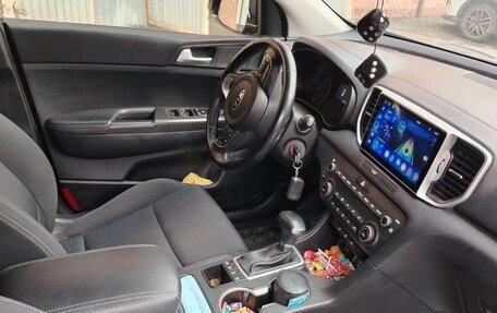 KIA Sportage IV рестайлинг, 2018 год, 2 100 000 рублей, 5 фотография