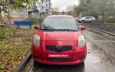 Toyota Yaris III рестайлинг, 2006 год, 300 000 рублей, 1 фотография