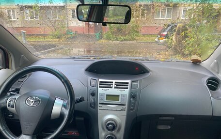 Toyota Yaris III рестайлинг, 2006 год, 300 000 рублей, 6 фотография