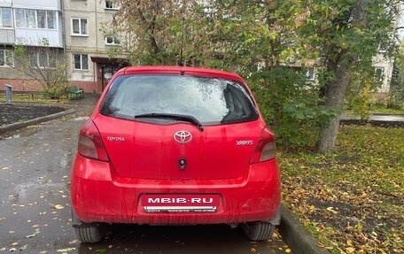 Toyota Yaris III рестайлинг, 2006 год, 300 000 рублей, 2 фотография