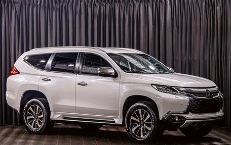 Mitsubishi Pajero Sport III рестайлинг, 2017 год, 2 295 000 рублей, 3 фотография