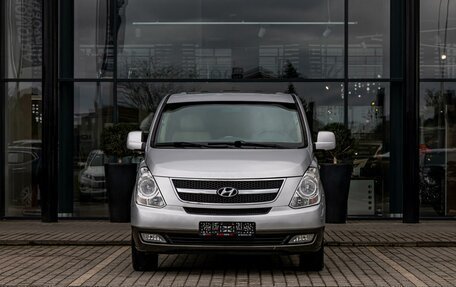 Hyundai Grand Starex Grand Starex I рестайлинг 2, 2014 год, 1 755 000 рублей, 2 фотография