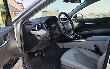 Toyota Camry, 2017 год, 2 320 000 рублей, 10 фотография