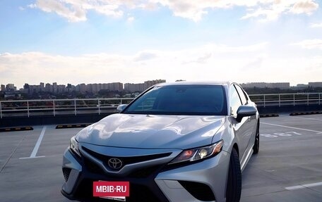 Toyota Camry, 2017 год, 2 320 000 рублей, 4 фотография