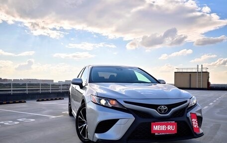 Toyota Camry, 2017 год, 2 320 000 рублей, 2 фотография