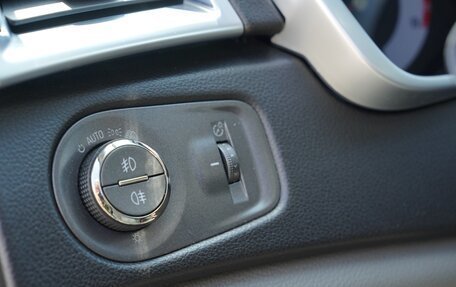Cadillac SRX II рестайлинг, 2011 год, 1 990 000 рублей, 17 фотография