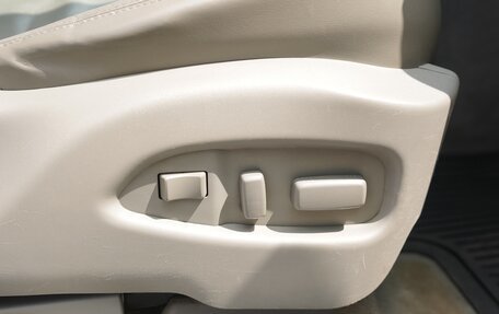 Cadillac SRX II рестайлинг, 2011 год, 1 990 000 рублей, 24 фотография