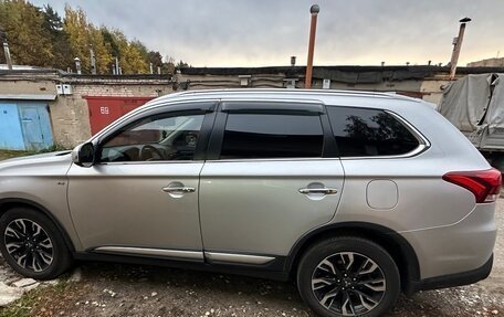 Mitsubishi Outlander III рестайлинг 3, 2018 год, 2 700 000 рублей, 2 фотография