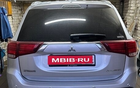 Mitsubishi Outlander III рестайлинг 3, 2018 год, 2 700 000 рублей, 6 фотография