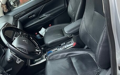 Mitsubishi Outlander III рестайлинг 3, 2018 год, 2 700 000 рублей, 15 фотография