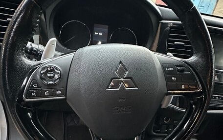 Mitsubishi Outlander III рестайлинг 3, 2018 год, 2 700 000 рублей, 27 фотография