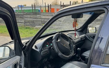 Chevrolet Niva I рестайлинг, 2004 год, 240 000 рублей, 9 фотография