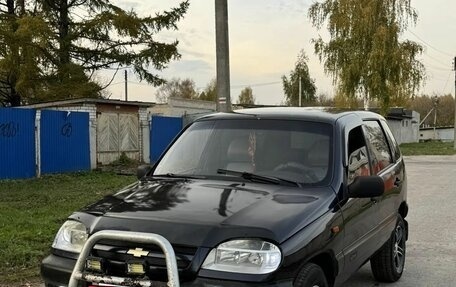 Chevrolet Niva I рестайлинг, 2004 год, 240 000 рублей, 3 фотография