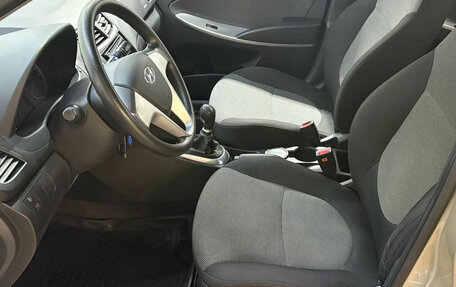 Hyundai Solaris II рестайлинг, 2011 год, 730 000 рублей, 7 фотография