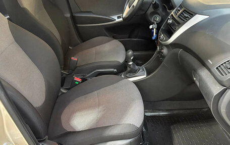 Hyundai Solaris II рестайлинг, 2011 год, 730 000 рублей, 20 фотография