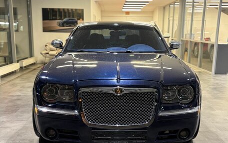 Chrysler 300C II, 2004 год, 709 000 рублей, 2 фотография