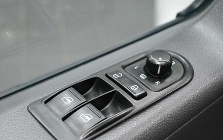 Volkswagen Multivan T5, 2011 год, 2 349 900 рублей, 21 фотография