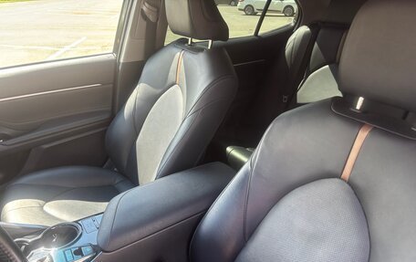 Toyota Camry, 2019 год, 2 850 000 рублей, 8 фотография