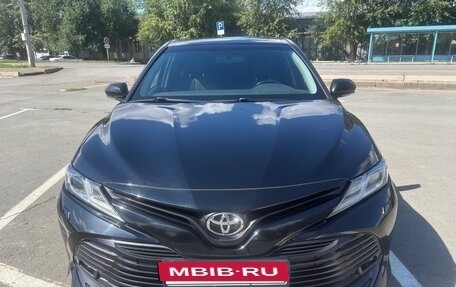 Toyota Camry, 2019 год, 2 850 000 рублей, 3 фотография