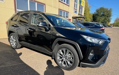 Toyota RAV4, 2020 год, 3 800 000 рублей, 3 фотография