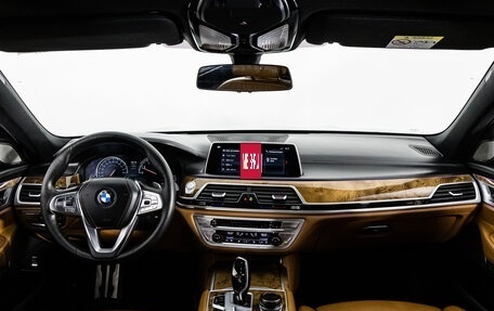 BMW 7 серия, 2017 год, 2 499 000 рублей, 10 фотография