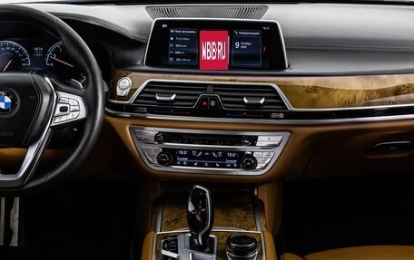BMW 7 серия, 2017 год, 2 499 000 рублей, 11 фотография