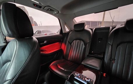 Audi A8, 2011 год, 1 640 000 рублей, 22 фотография