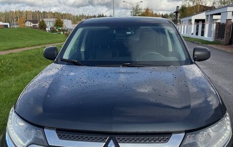 Mitsubishi Outlander III рестайлинг 3, 2018 год, 1 800 000 рублей, 4 фотография