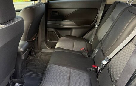 Mitsubishi Outlander III рестайлинг 3, 2018 год, 1 800 000 рублей, 2 фотография
