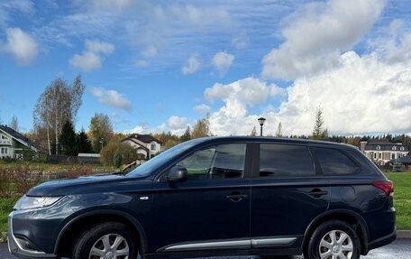 Mitsubishi Outlander III рестайлинг 3, 2018 год, 1 800 000 рублей, 6 фотография