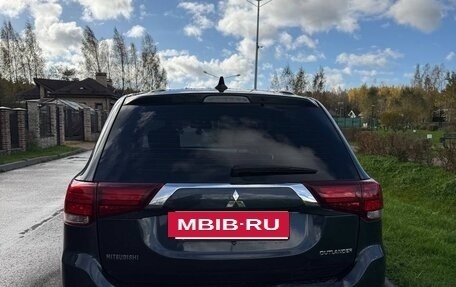 Mitsubishi Outlander III рестайлинг 3, 2018 год, 1 800 000 рублей, 7 фотография