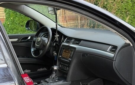 Skoda Superb III рестайлинг, 2008 год, 599 000 рублей, 23 фотография