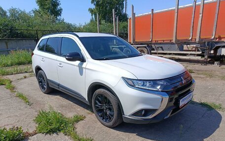 Mitsubishi Outlander III рестайлинг 3, 2020 год, 2 180 000 рублей, 2 фотография