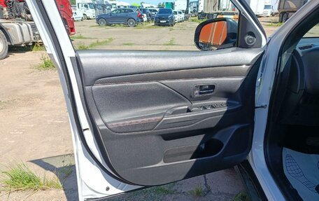 Mitsubishi Outlander III рестайлинг 3, 2020 год, 2 180 000 рублей, 9 фотография