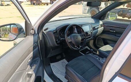 Mitsubishi Outlander III рестайлинг 3, 2020 год, 2 180 000 рублей, 8 фотография