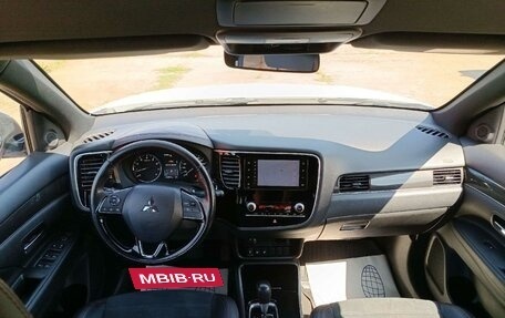 Mitsubishi Outlander III рестайлинг 3, 2020 год, 2 180 000 рублей, 5 фотография